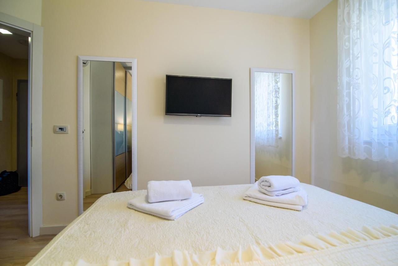 Apartments Leone Lukas Promajna Exterior photo