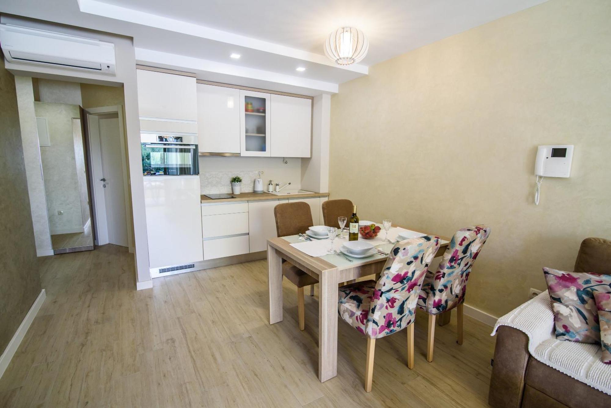 Apartments Leone Lukas Promajna Room photo