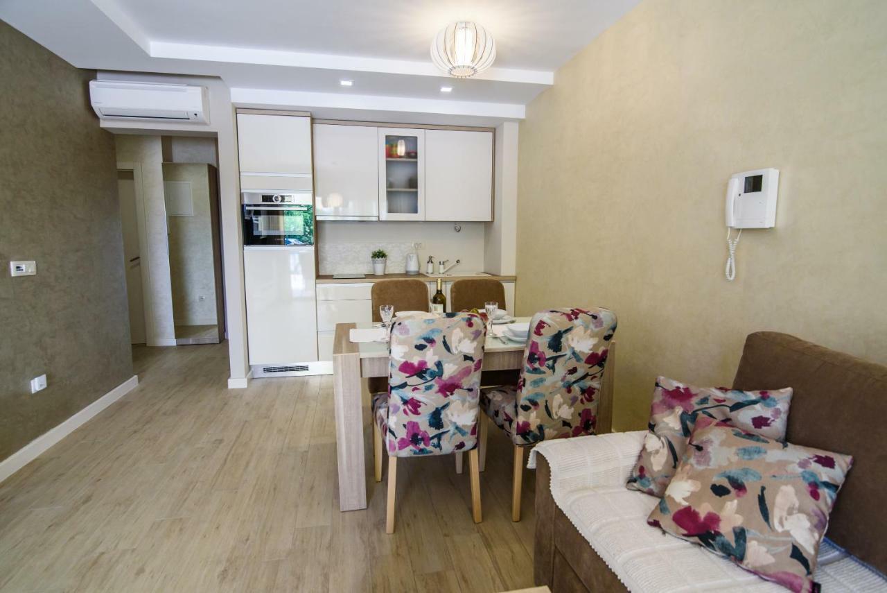 Apartments Leone Lukas Promajna Exterior photo